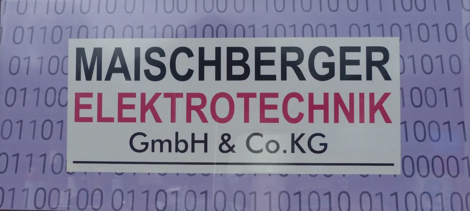 Maischberger Elektrotechnik Firmenschild Fenster Ausgeschnitten